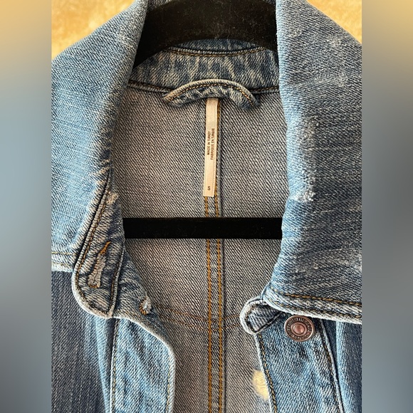 FREE PEOPLE MOONCHILD DISTRESSED DENIM SHIRT JACKET - Picture 5 of 8